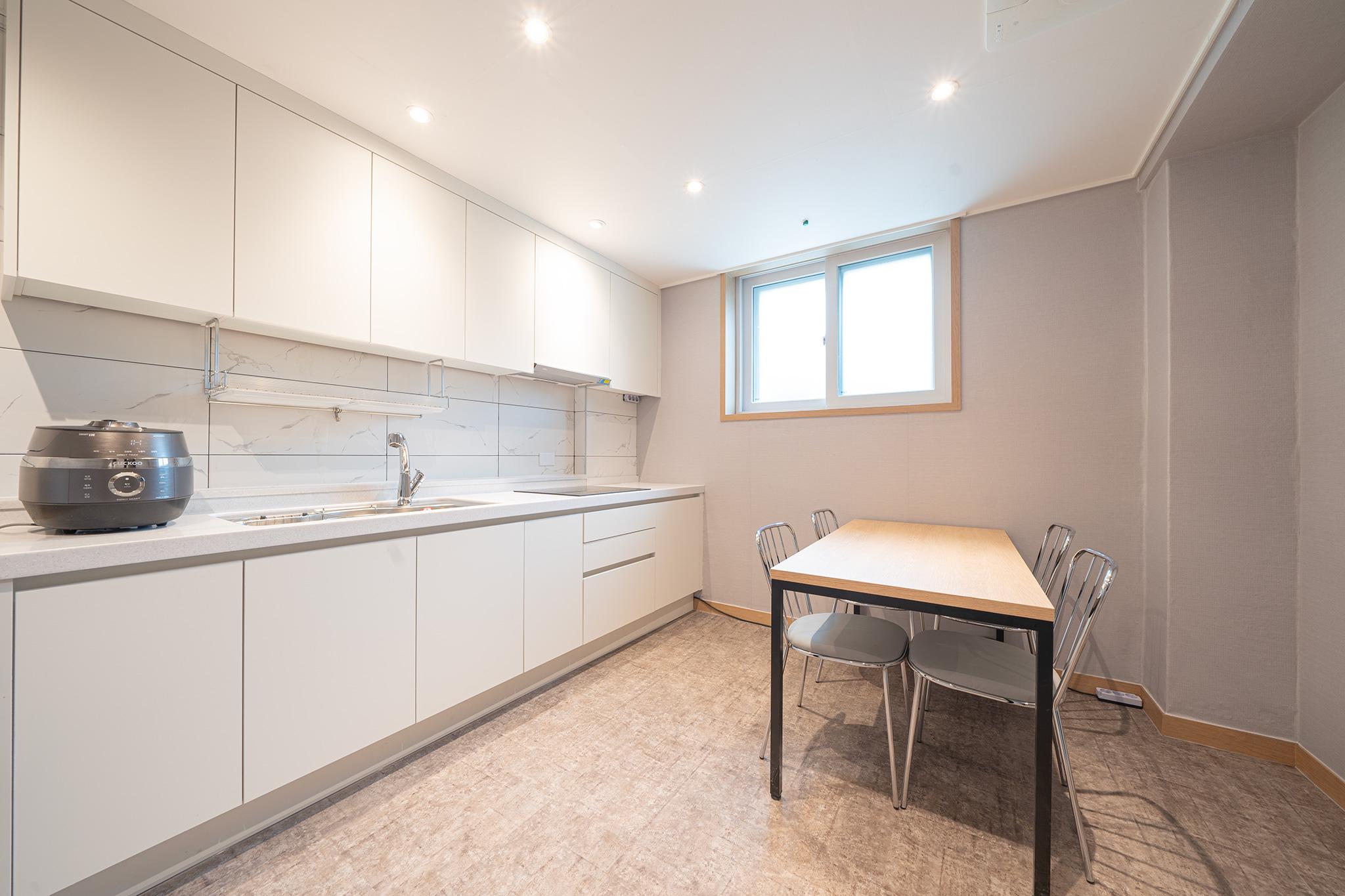 안산(원곡동) 월 (Ansan (Wongok-dong) Mon)