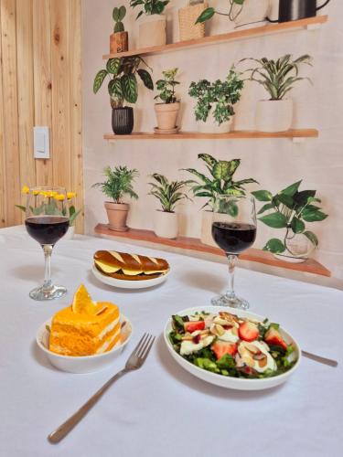 # Lucky Oasis full of cypress scents # Jeongja Traditional Market # Home Cinema #Couple