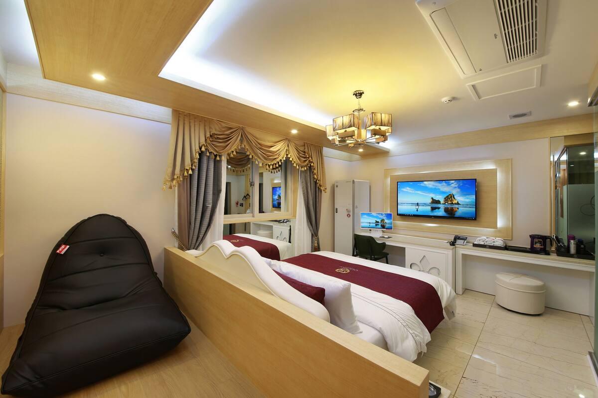 남원 퀸즈 드라이브 인 (Namwon Queens Drive in )