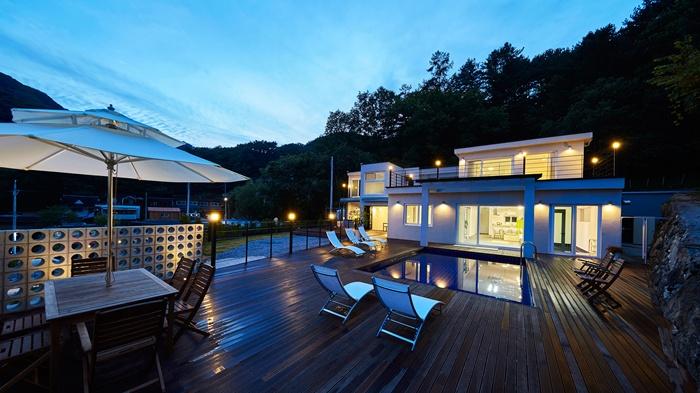 Seasoning Pool Villa