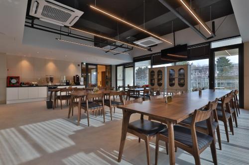 빌리언 웨스턴 호텔 (Billion Western Hotel)