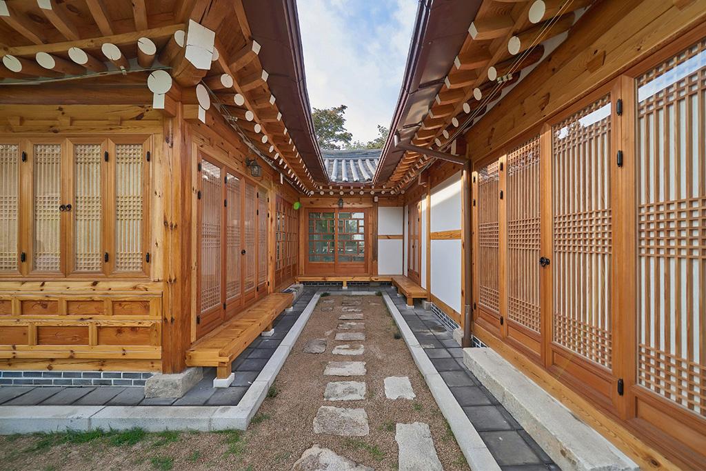 북촌 학민재 한옥스테이 (Bukchon Hakminjae Hanok Stay)