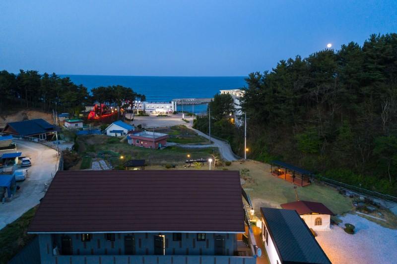 울진 돌빛펜션 (Uljin Dolbit Pension)