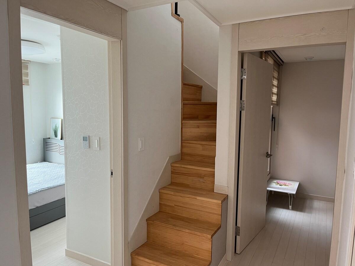 (장기최대할인)전용 테라스가 있는 복층 펜트하우스 ((Long-term Maximum Discount) Duplex Penthouse with Private Terrace)