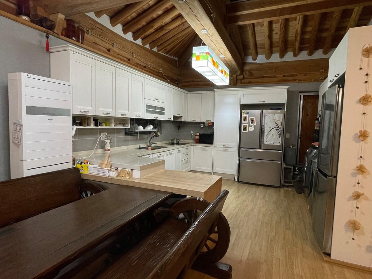 송악읍의 프라이빗 하우스 (50m², 침실 4개, 프라이빗 욕실 2개) (Amitteul-hanokstay)