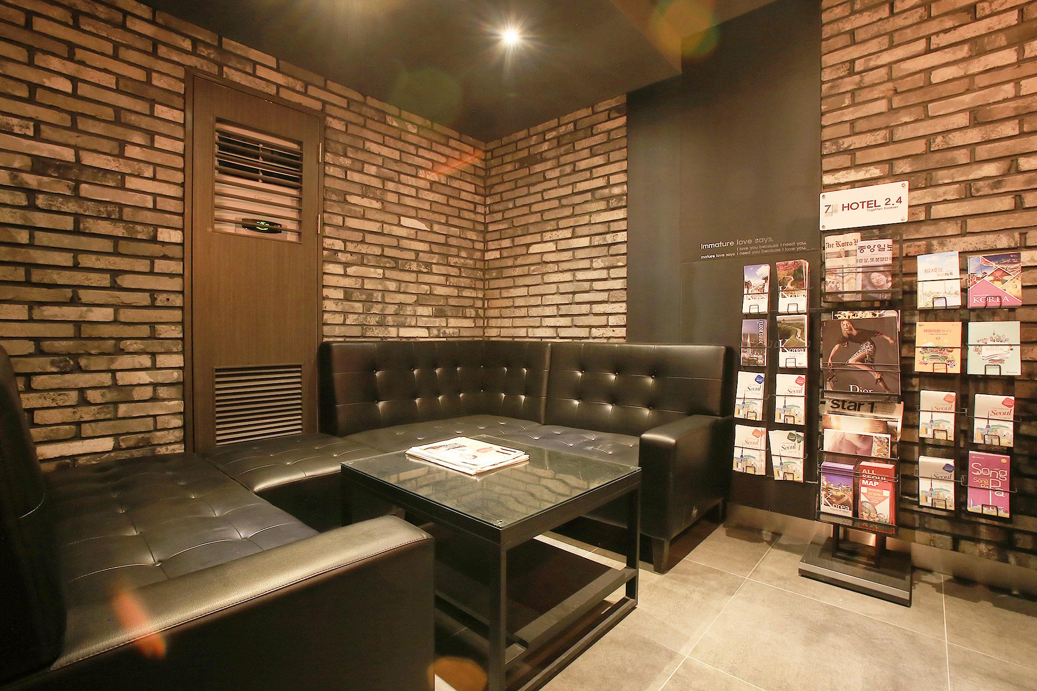 호텔 2.4 (Hotel 2.4)