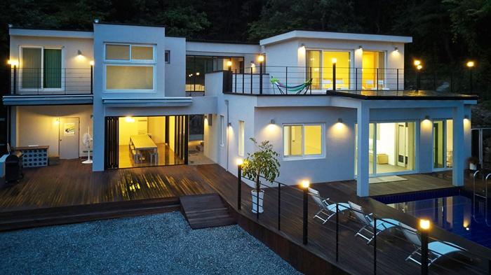 Seasoning Pool Villa