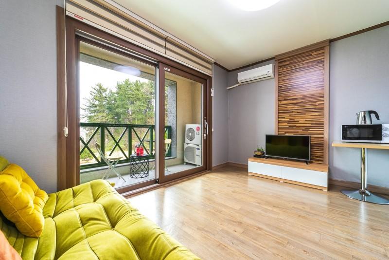 울진 돌빛펜션 (Uljin Dolbit Pension)