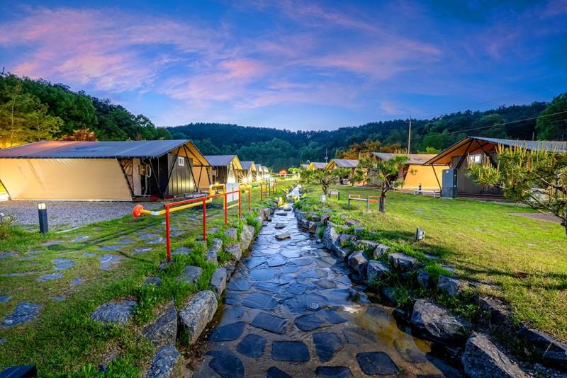 부여 굿뜨래웰빙마을 글램핑장 (Buyeo Good Trae Wellbeing Village Glamping Site)