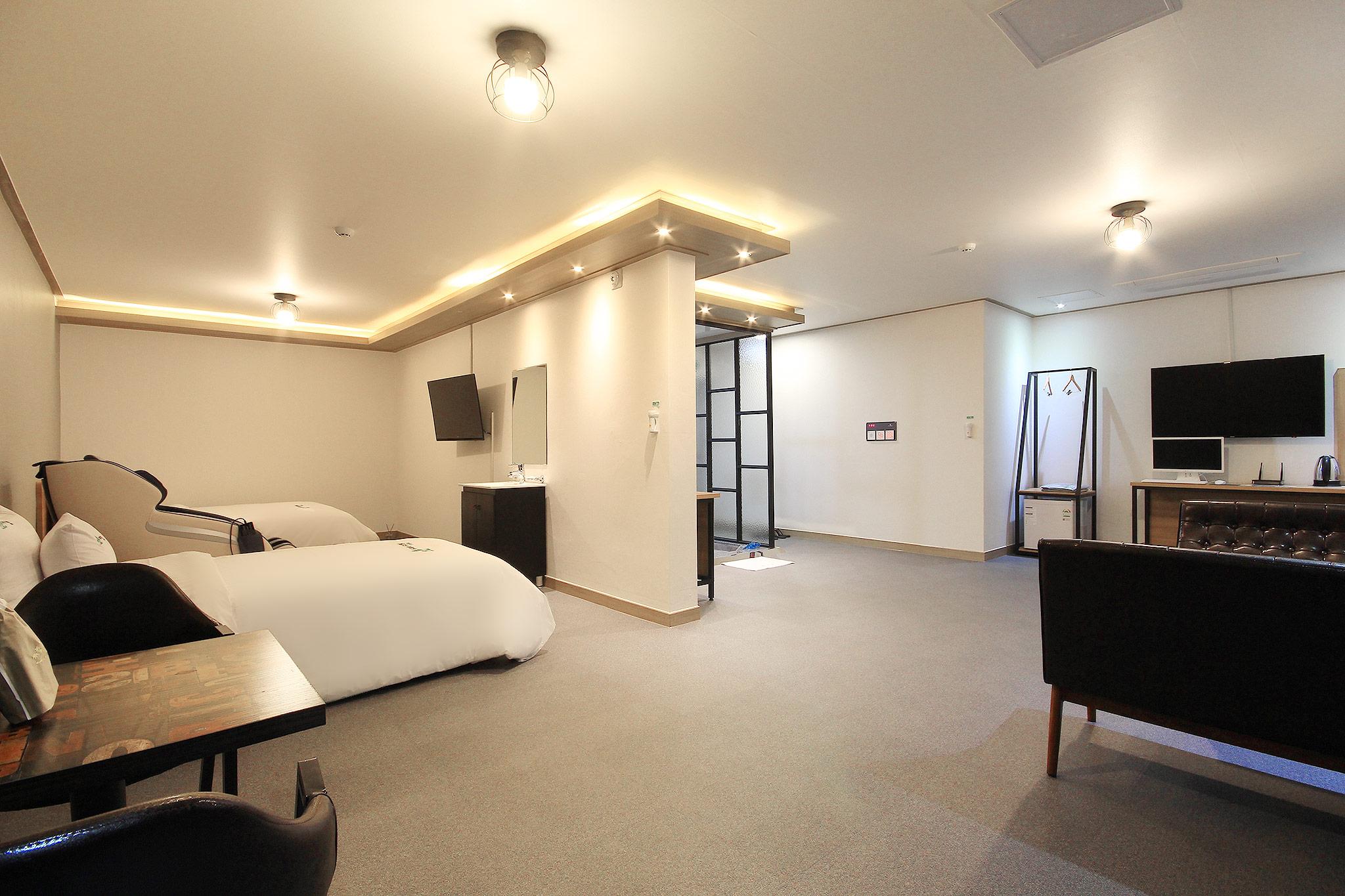 군산 두바이 드라이브인 무인텔 (Gunsan Dubai Drive-in Motel)