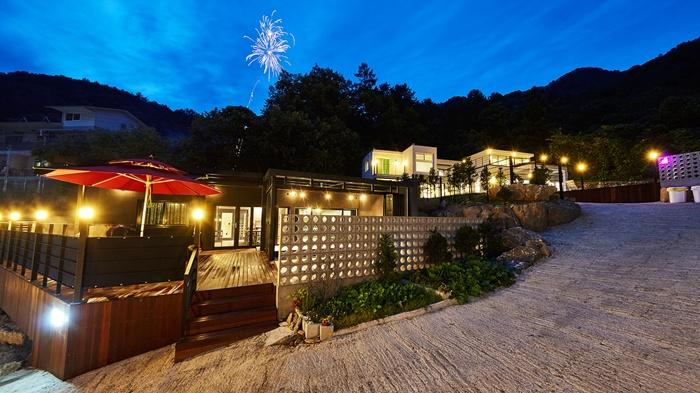 Seasoning Pool Villa