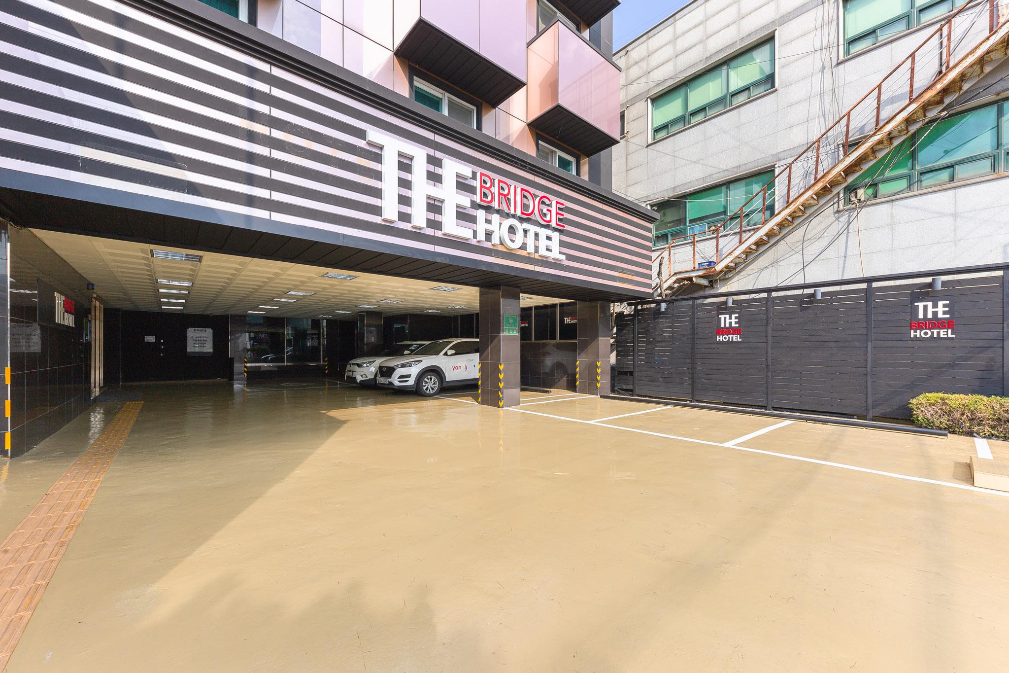 군산 THE BRIDGE HOTEL (Gunsan THE BRIDGE HOTEL)