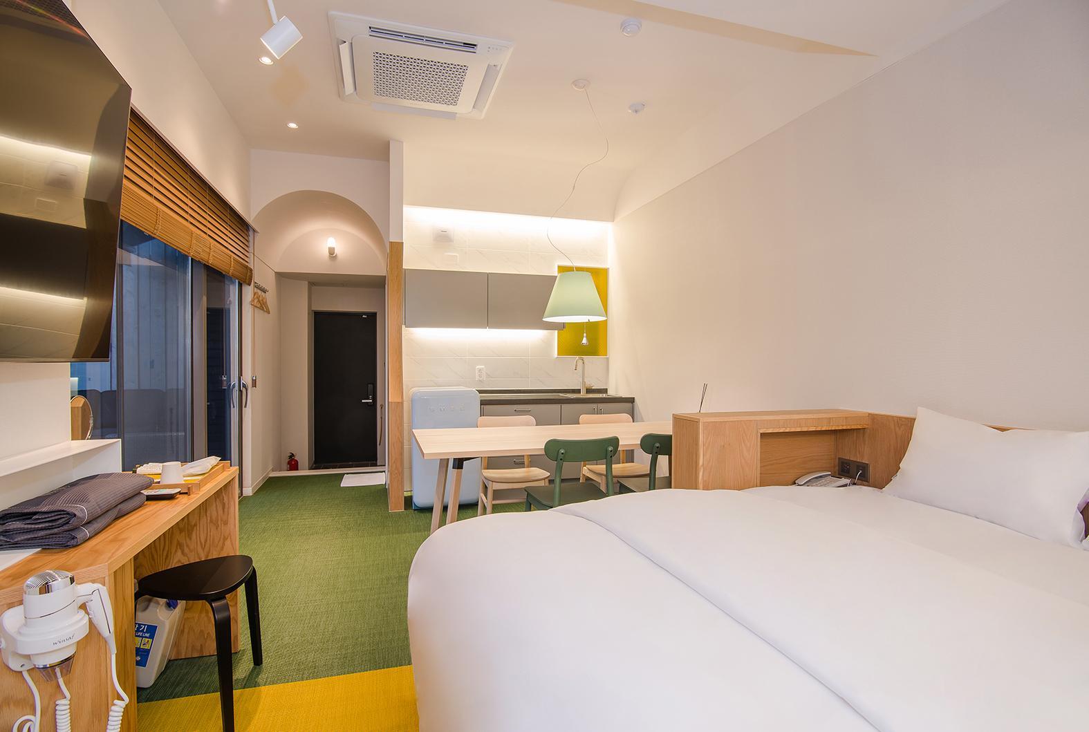 블로 바이 블로 호텔 (BLO BY BLO HOTEL)