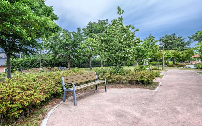 Songjeong Village Tree Flower Auto Camping Site