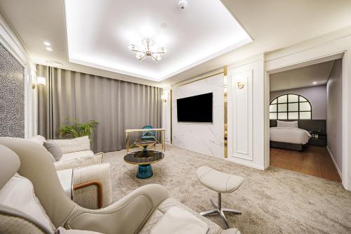 ACT 관광호텔 (ACT Tourism Hotel)