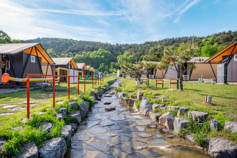 부여 굿뜨래웰빙마을 글램핑장 (Buyeo Good Trae Wellbeing Village Glamping Site)
