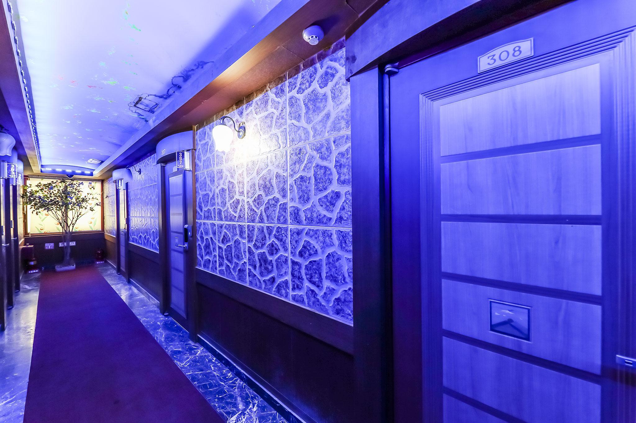 공주 버킹검 (Gongju Buckingham)