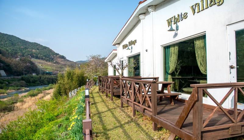 곡성 화이트빌리지펜션 (Gokseong White Village Pension)