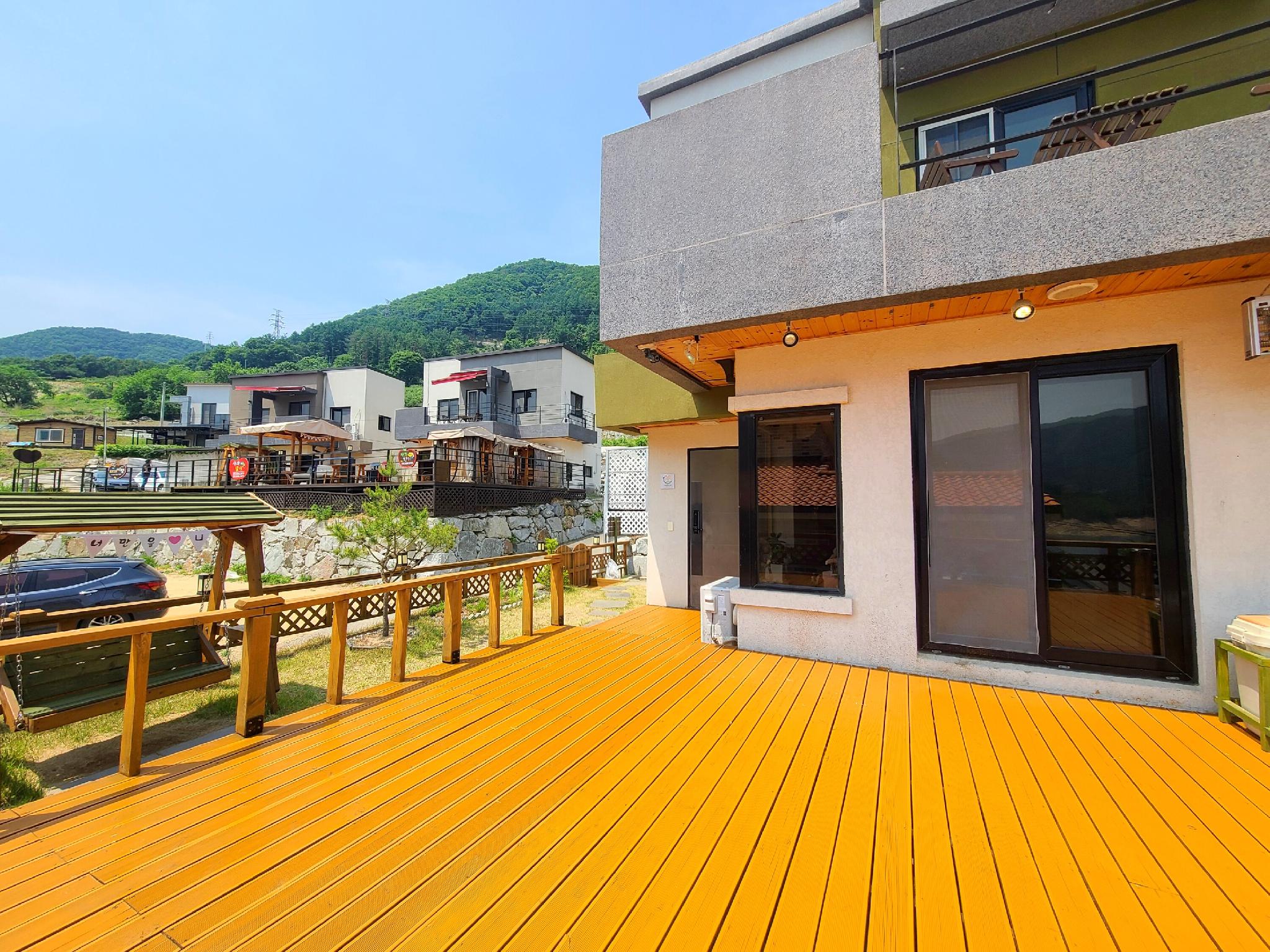 낭만 스케치 펜션 (Chungju Nangman Sketch Pension)