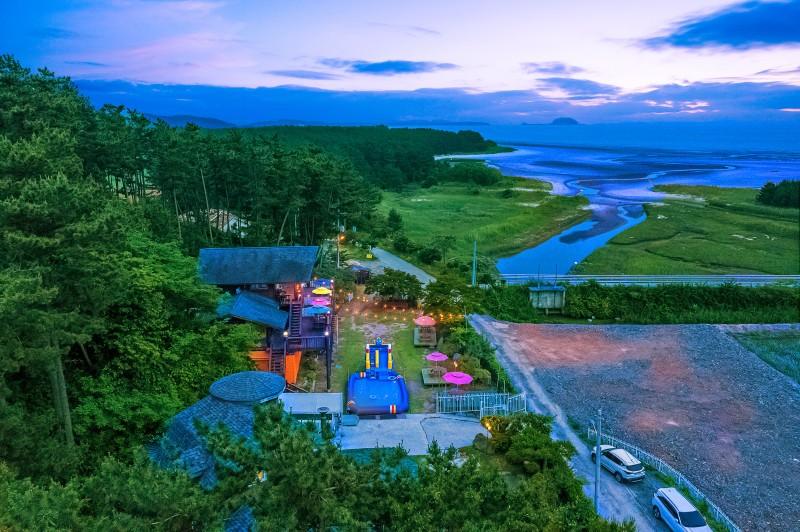 태안 하늘채펜션 (Taean Haneulchae Pension)