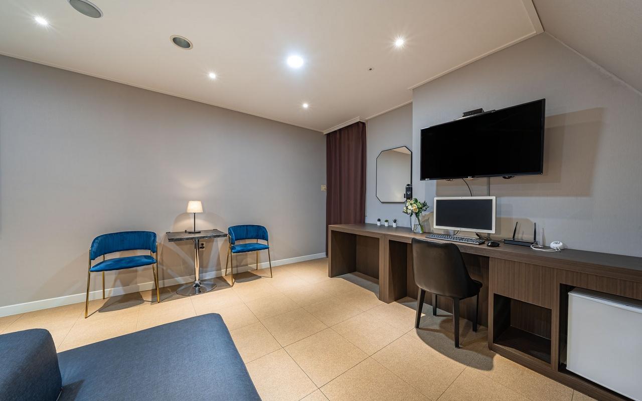 호텔 아모르 (Dongtan Hotel Amor)