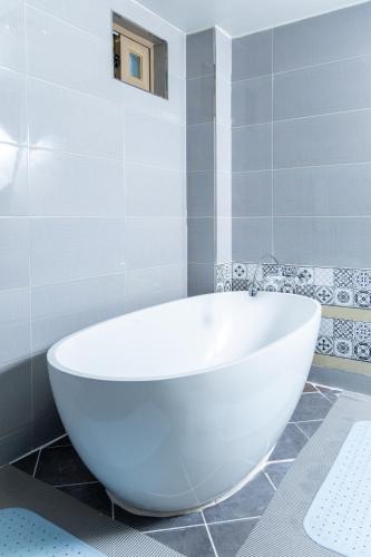 켈리포니아 호텔 (California Hotel)