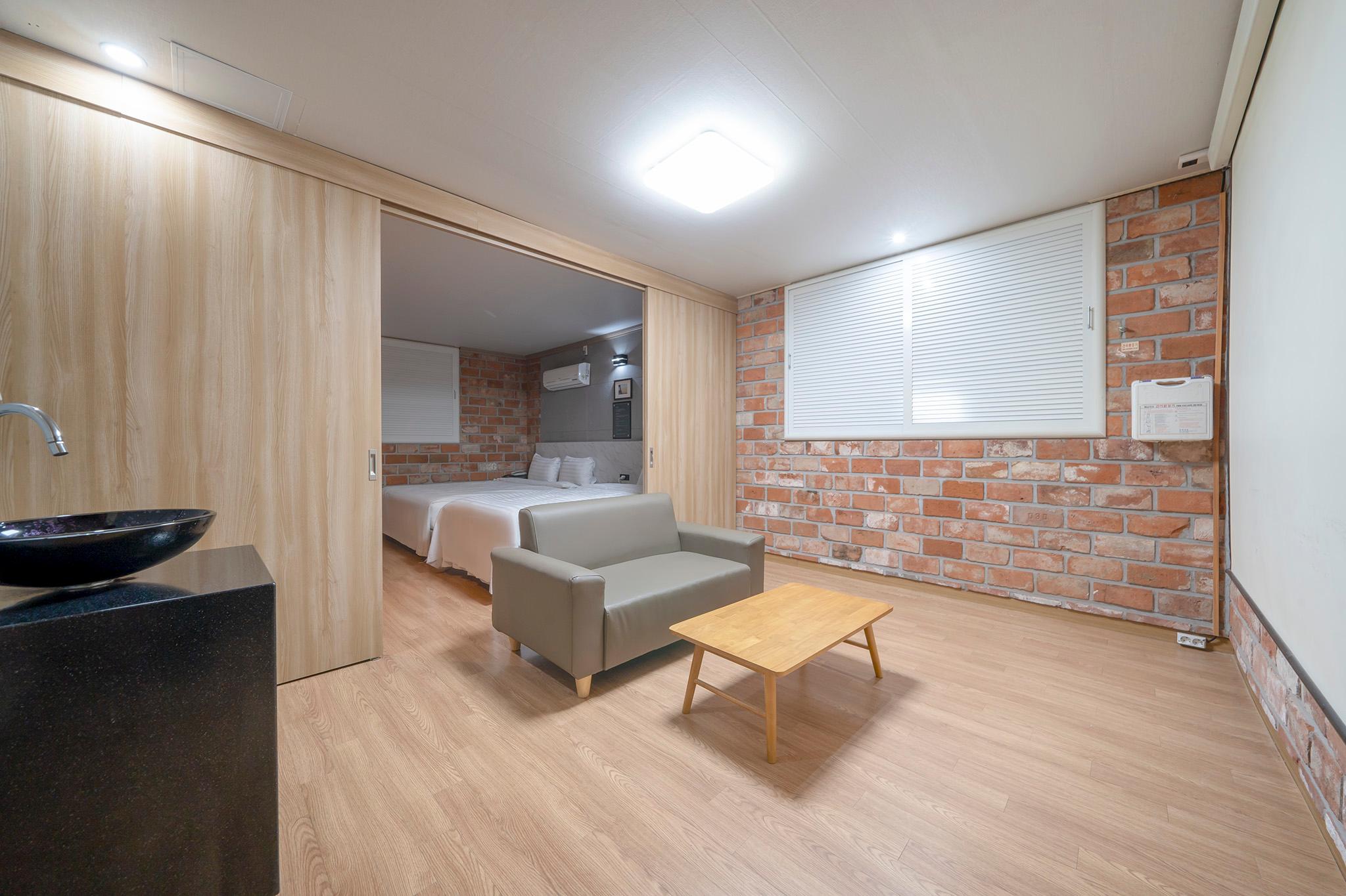 논산 마운틴 (Nonsan Mountain Hotel)