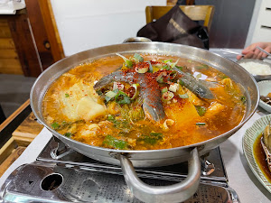 딴뚝통나무집식당