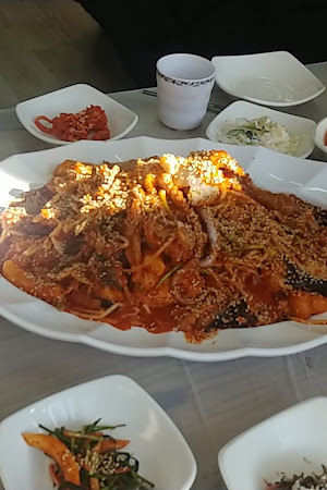 아구아구전문점