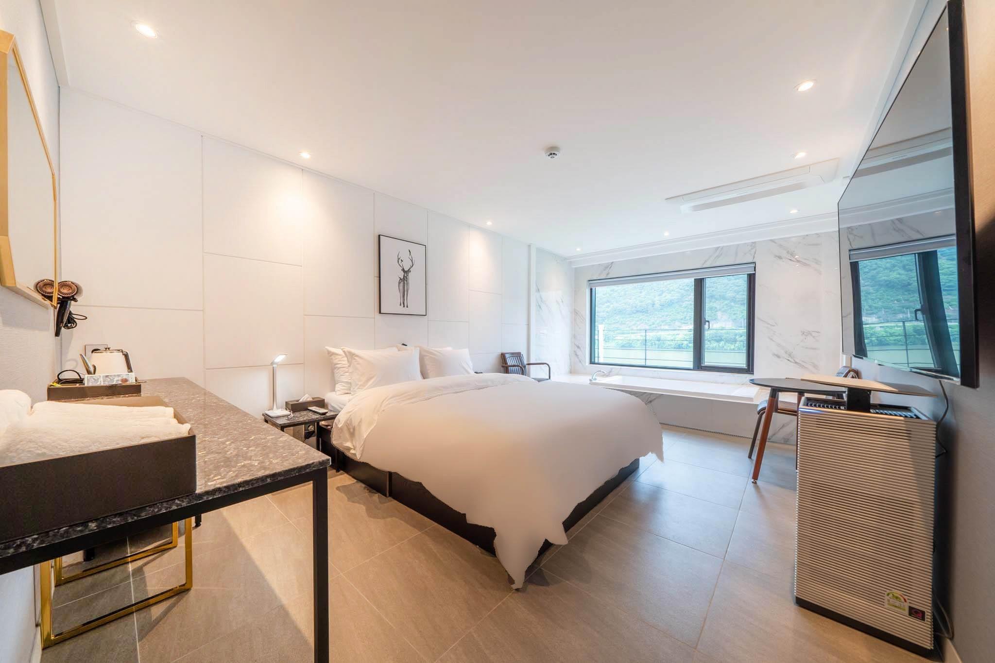 디엠버 호텔 (Yangpyeong D Emberhotel)