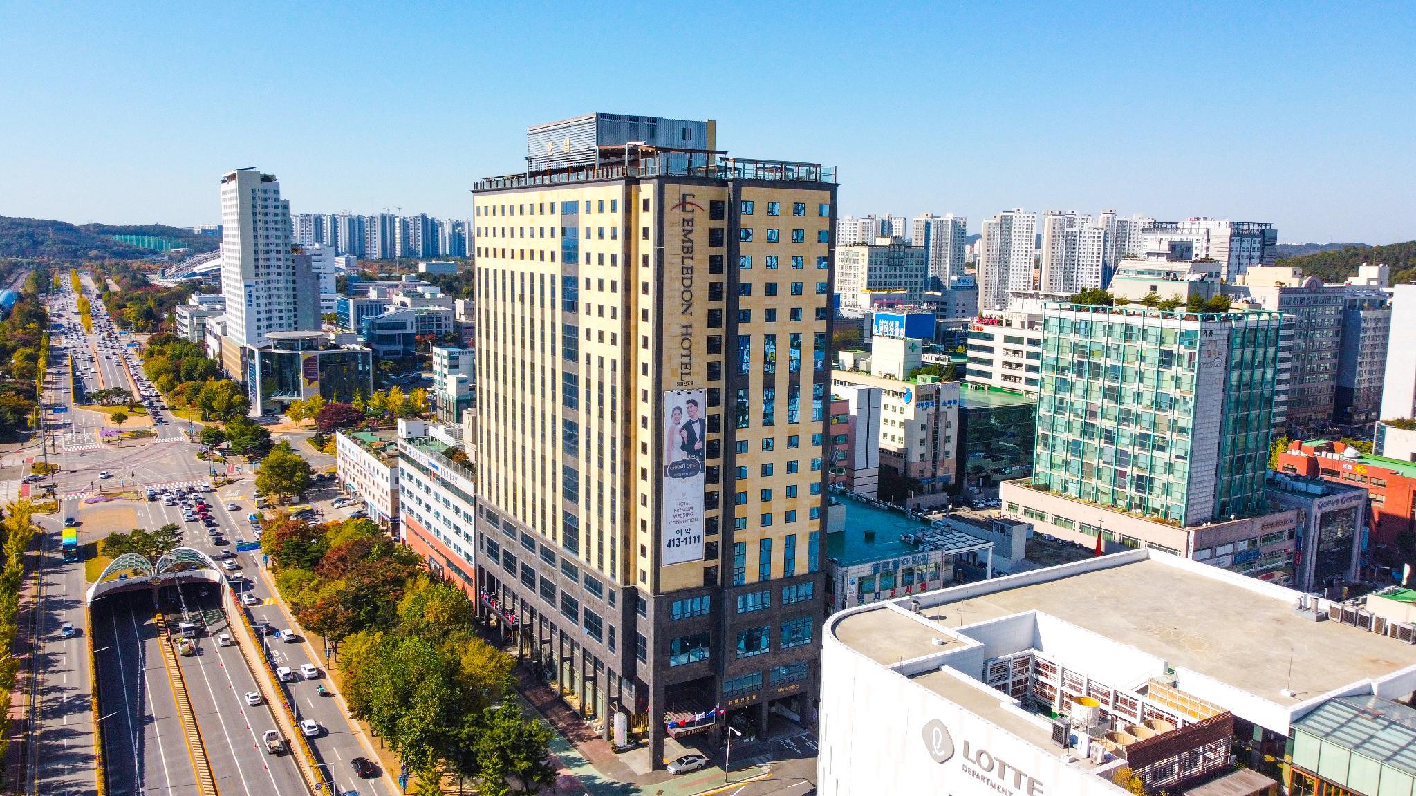엠블던 호텔 (Hotel EMBLEDON)