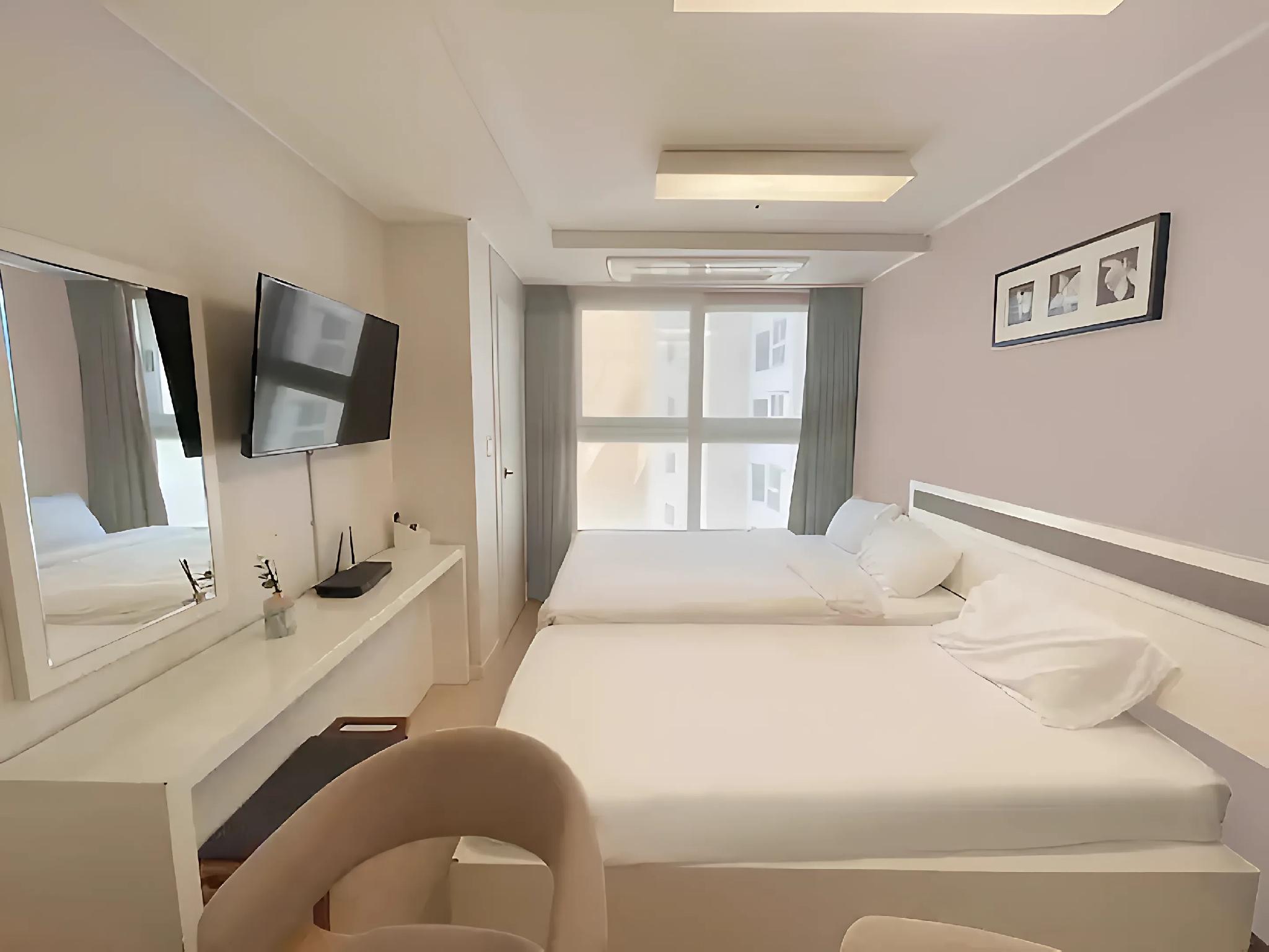 no25 #STUDIO #전면시티뷰#반려견동반가능#해운대해변1분거리 (No. 25 #Studio #City View #Pet-Friendly #1 Minute from Haeundae Beach)