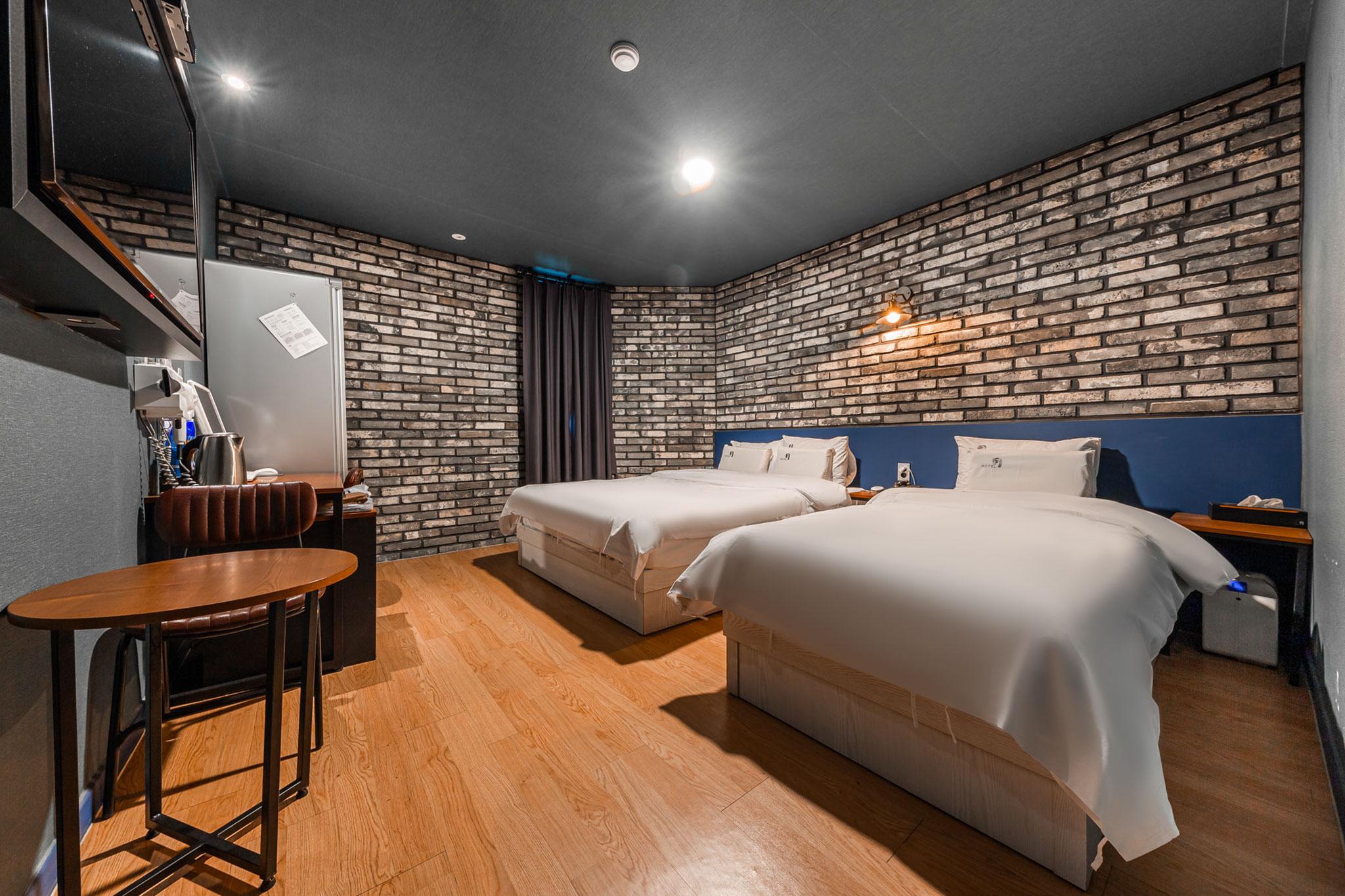 아산 호텔 月 (월) (Asan Hotel 月 (Mon))
