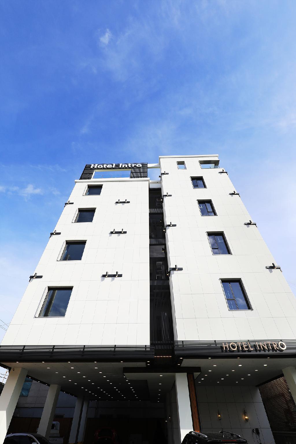 춘천 인트로 관광호텔 (Chuncheon Intro Tourist Hotel)
