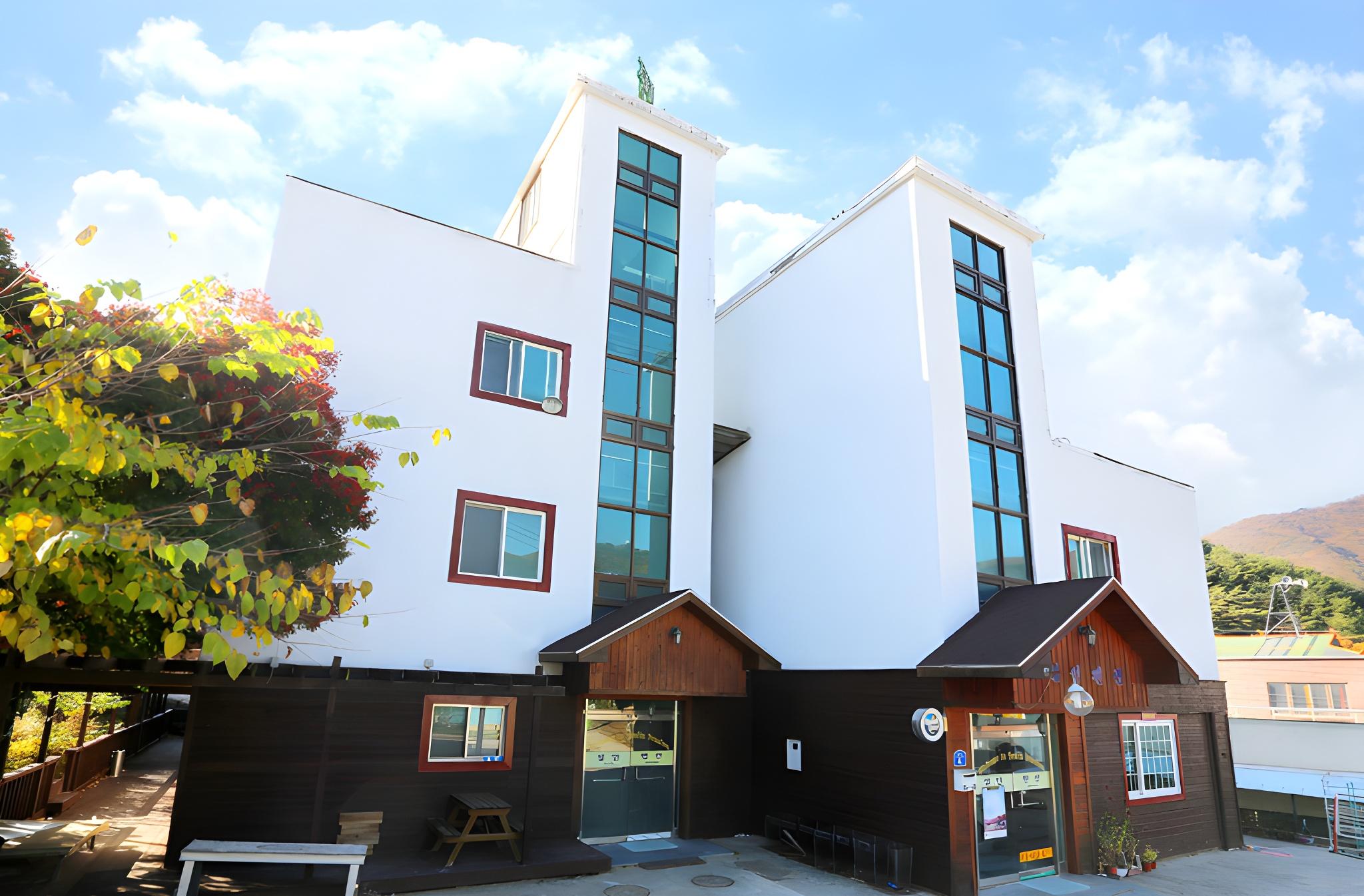 무주 설인관광펜션 (Muju Seolin Tourist Pension)