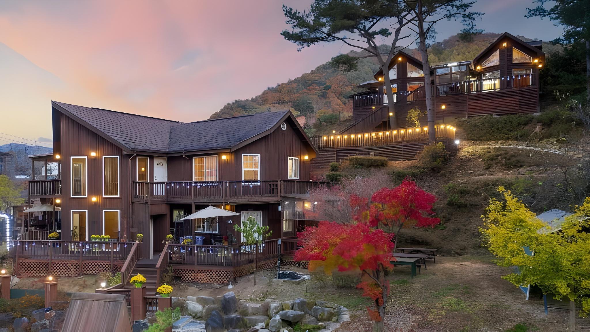 무주 숲속의아침펜션 (Muju Morning in the Forest Pension)