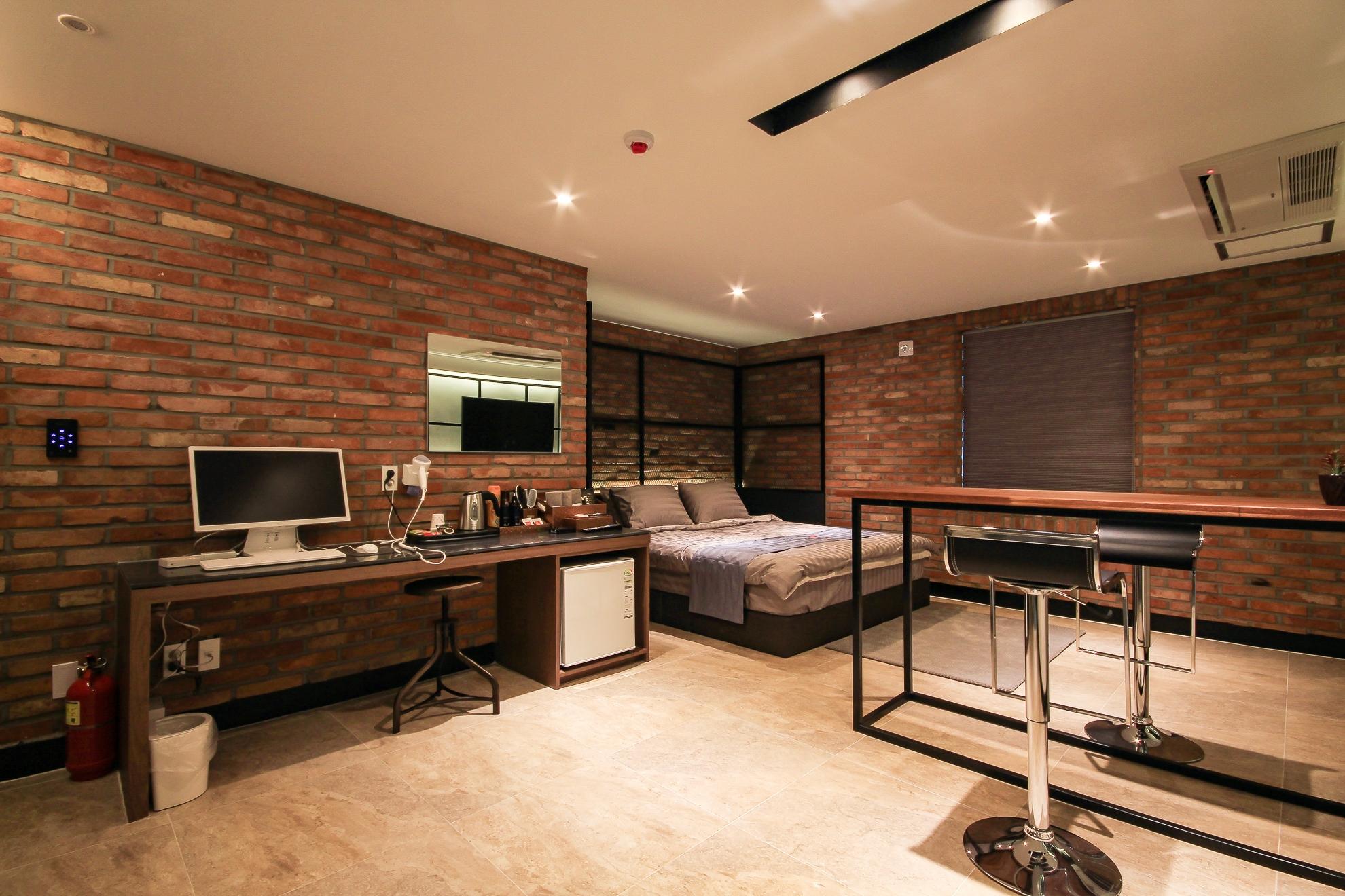 완주 파이브 드라이브 무인호텔 (Wanju Five Drive Self check-in Motel)