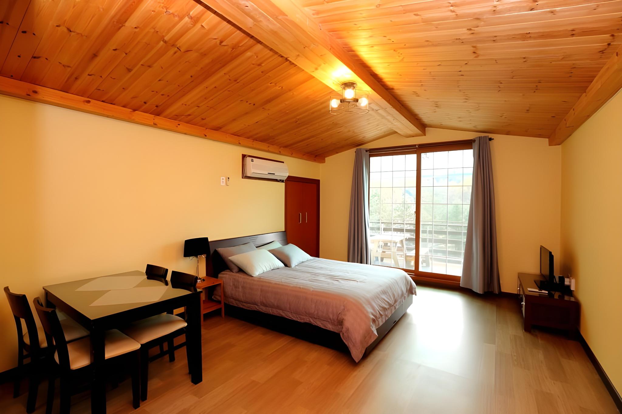 솔향기 펜션 (Pinearoma Pension)