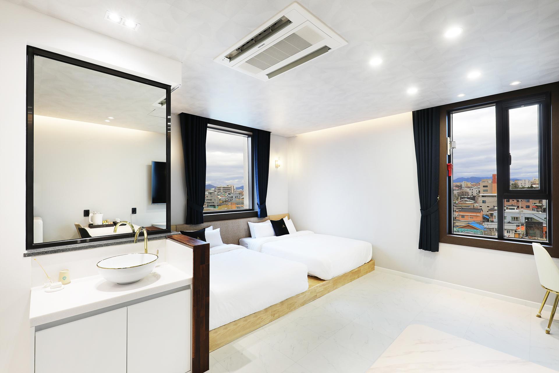 춘천 인트로 관광호텔 (Chuncheon Intro Tourist Hotel)