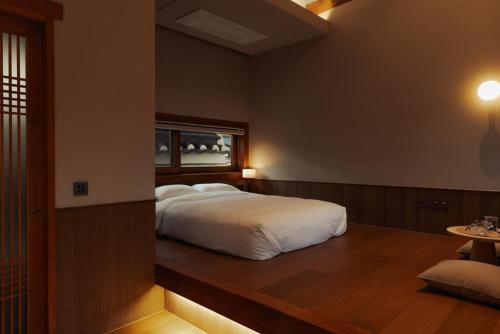 명지각 (Myeongjigak)