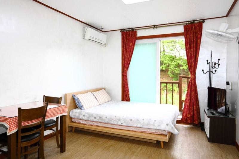 강릉 소나무펜션 (Gangneung Pine Tree Pension)