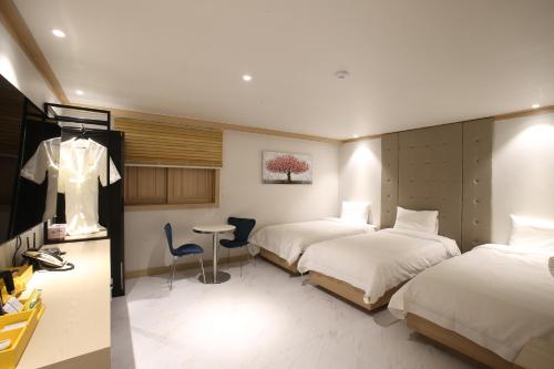 호텔 라인 (Hotel rein)
