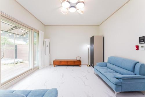 숲속 작은집 펜션 (Chuncheon Soopsog Jageun Jib Pension)