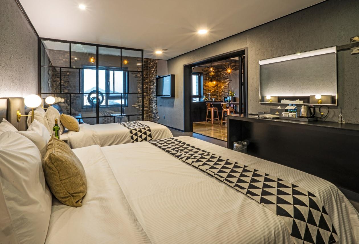 엠블던 호텔 (Hotel EMBLEDON)