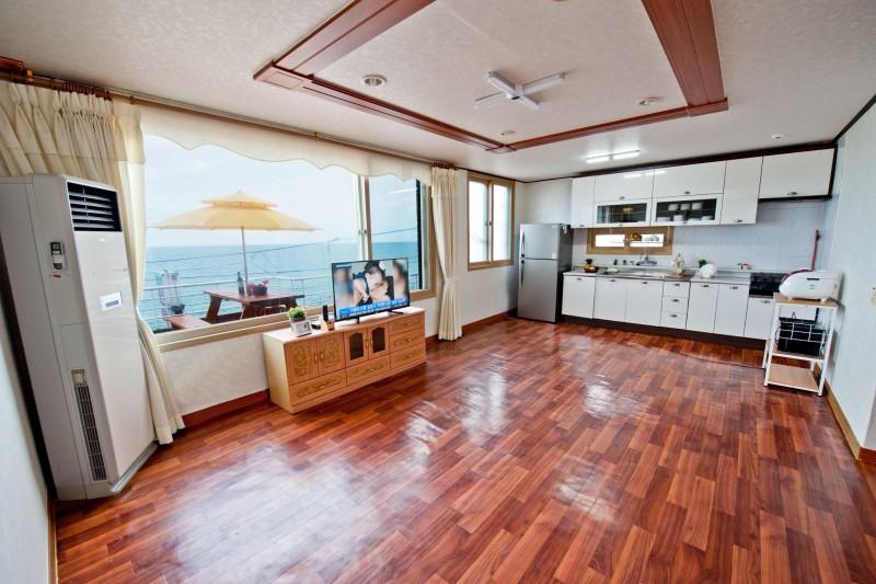 울진 새파랑길펜션 (Uljin Saeparanggil Pension)