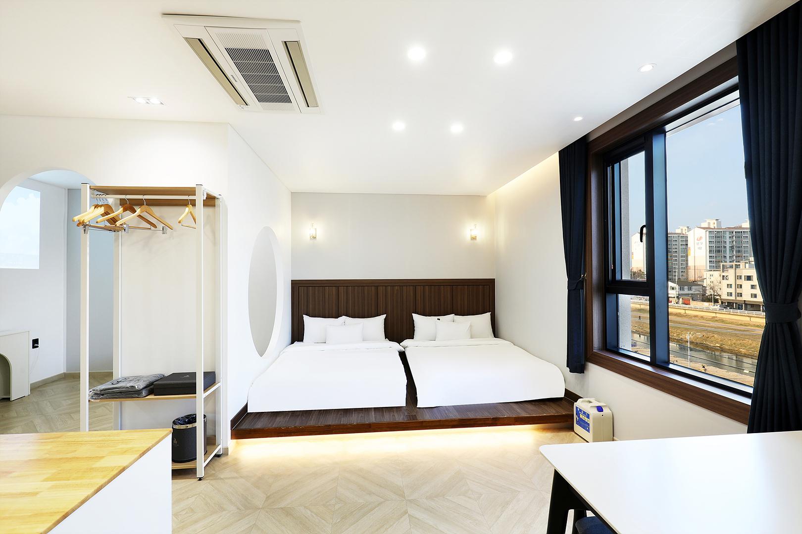 춘천 인트로 관광호텔 (Chuncheon Intro Tourist Hotel)