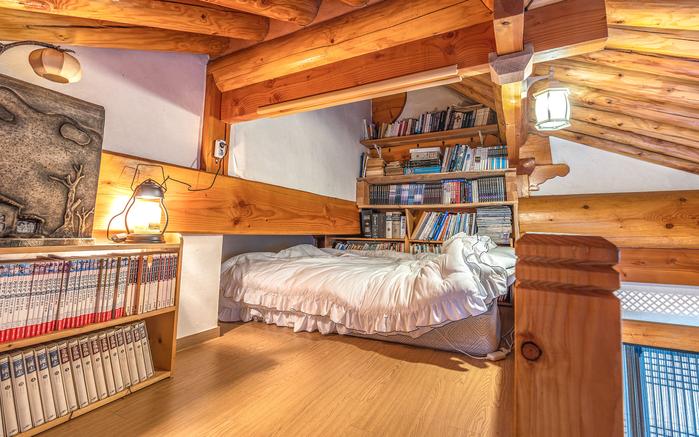 Courtyard outbuilding