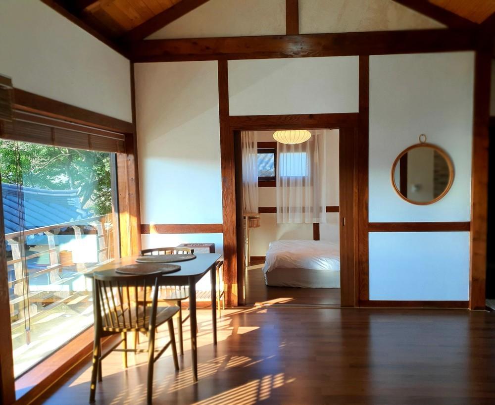 고택 산에는 꽃이피네 (Gotaeg Flowers are blooming on the mountain)