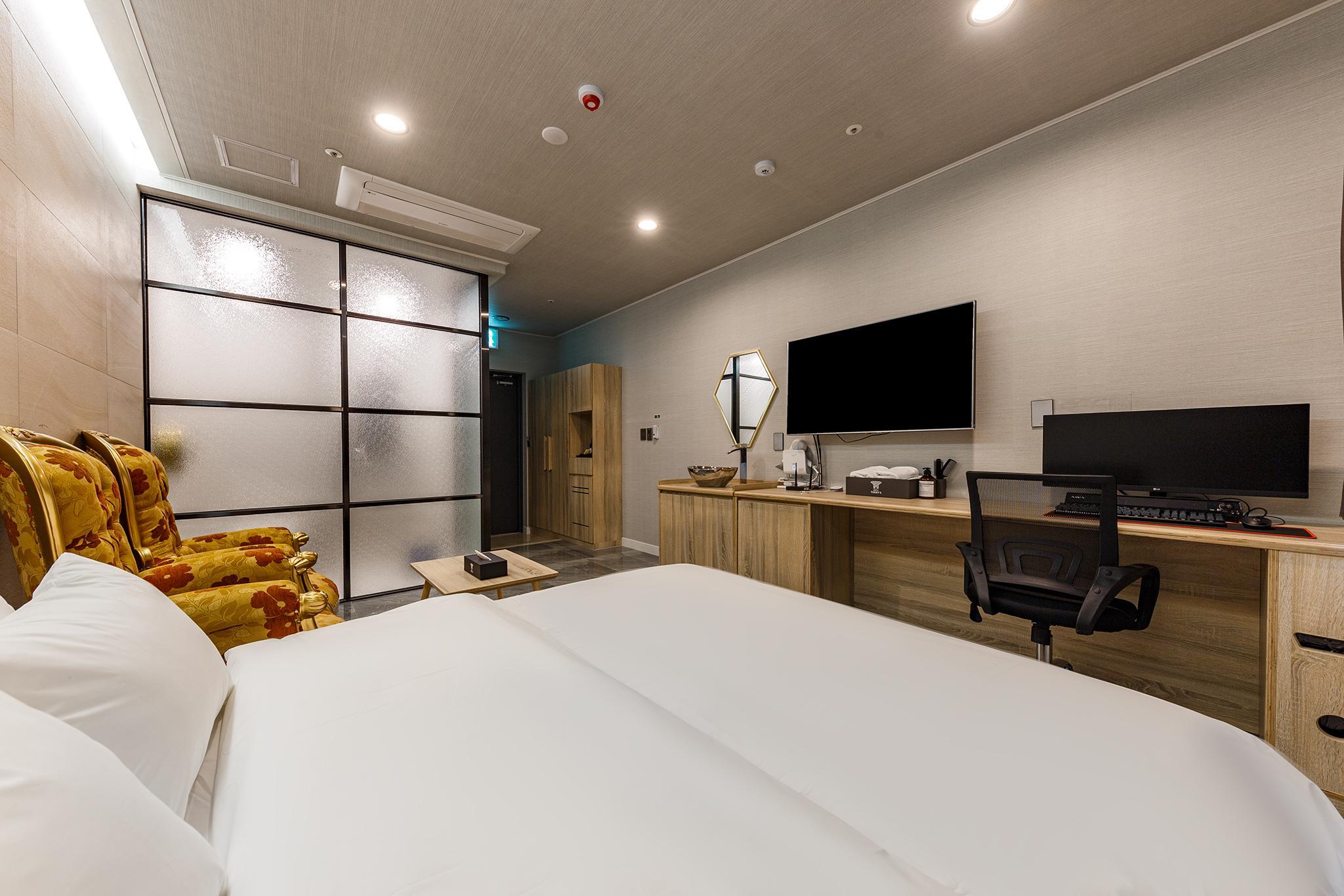 수원역 Hotel 테리스 (Suwon Station Hotel Terry's)