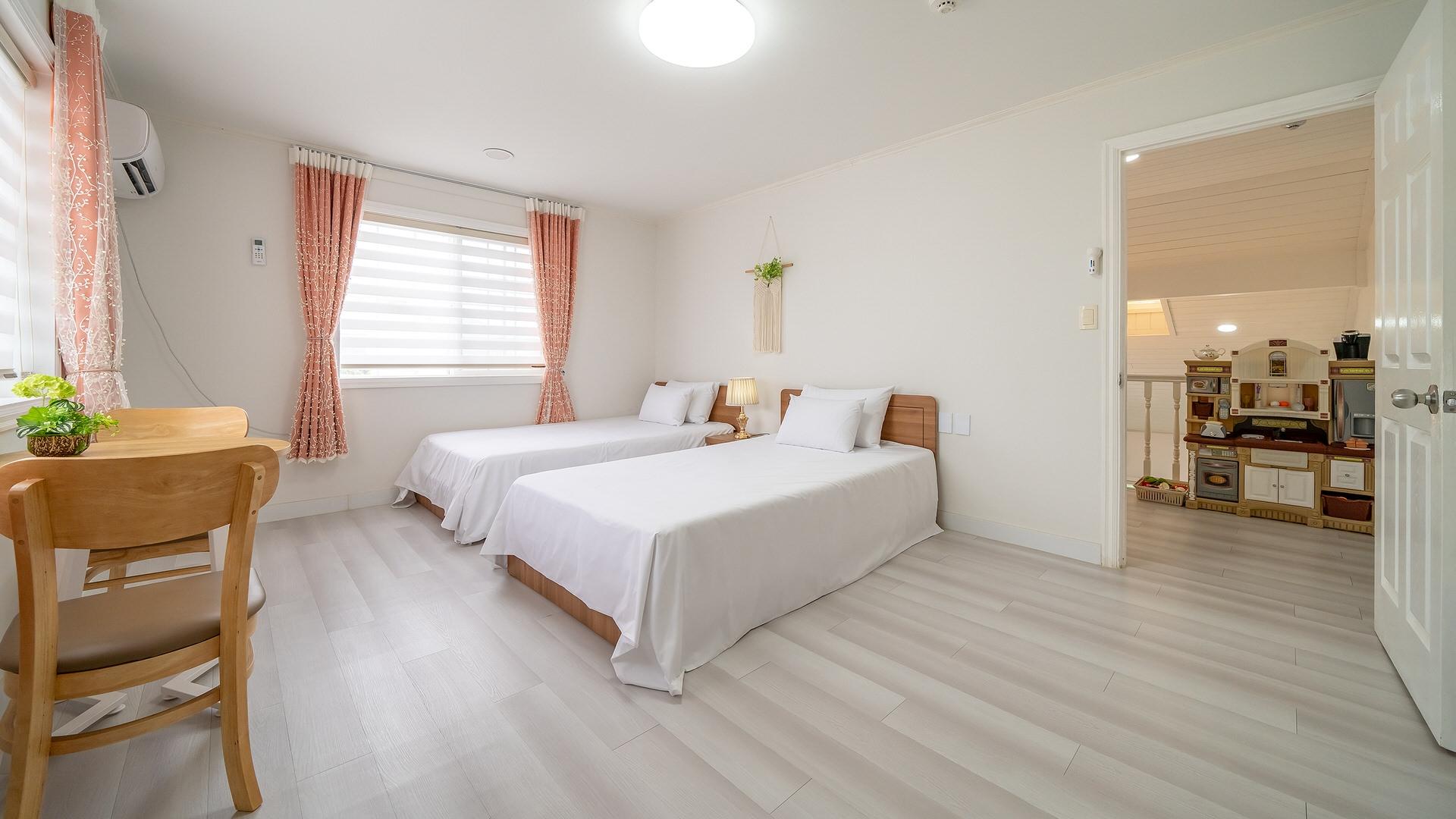 Daebudo Hebron Poolvilla 대부도 헤브론 독채 풀빌라 펜션 (Daebudo Hebron Poolvilla)